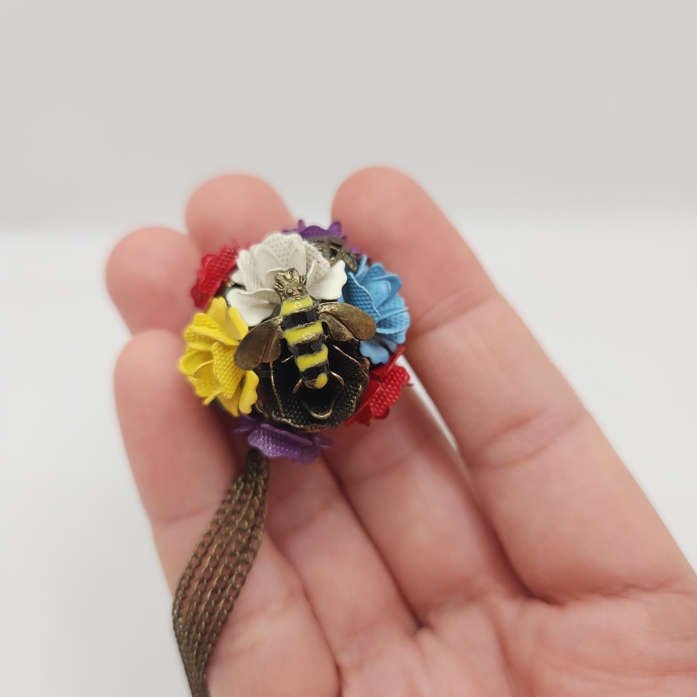 Vintage Enamel Flower Honeybee Pendant Necklace Antique Brass Long Chain 32in